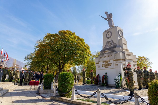 С военен ритуал-панихида в Казанлък и Карлово бе почетена паметта на загиналите за България воини