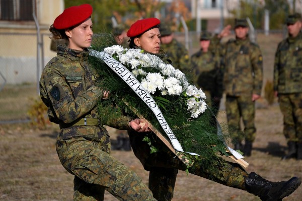 С военен ритуал-панихида в Казанлък и Карлово бе почетена паметта на загиналите за България воини
