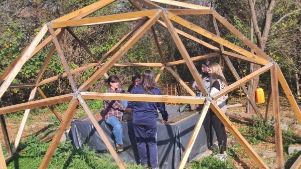 Доброволците от “Взаимопомощ“ отпразнуваха рождения ден на организацията като засадиха 18 дръвчета