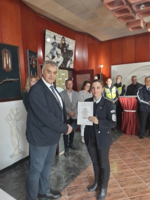 Отличиха 43-ма полицаи по случай професионалния празник на българската Полиция