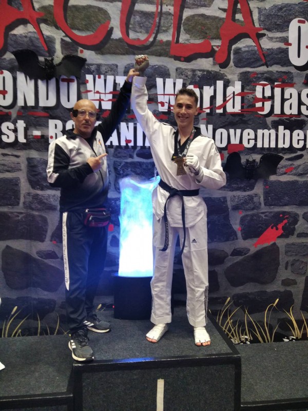 Любомир Богданов грабна златото в „Дракула оупън”