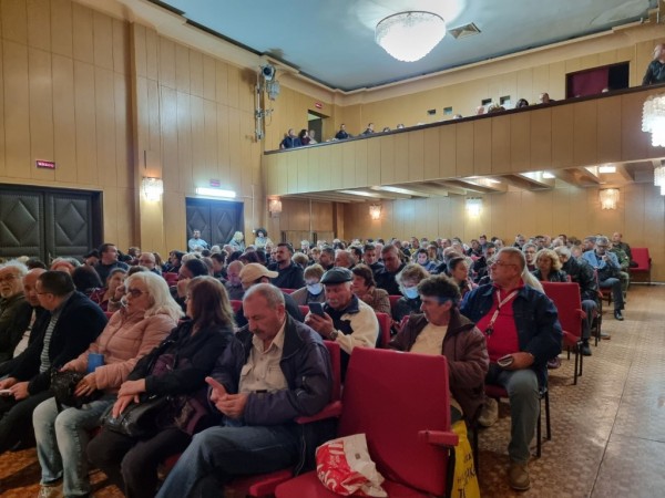 Разяснителна среща с домоуправителите, за новата програма за саниране, проведе кметът на Казанлък