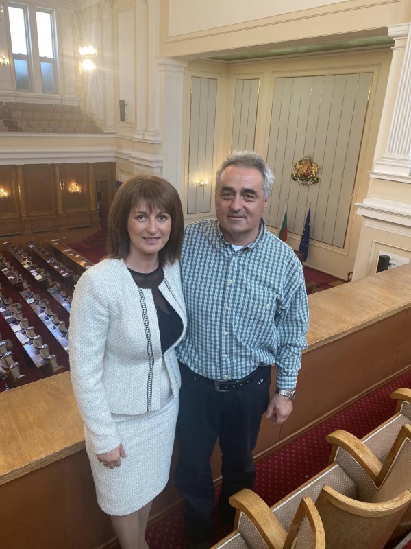 Кметове, общински съветници и част от екипа на общината посетиха Парламента