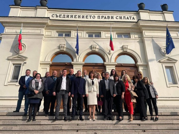 Кметове, общински съветници и част от екипа на общината посетиха Парламента