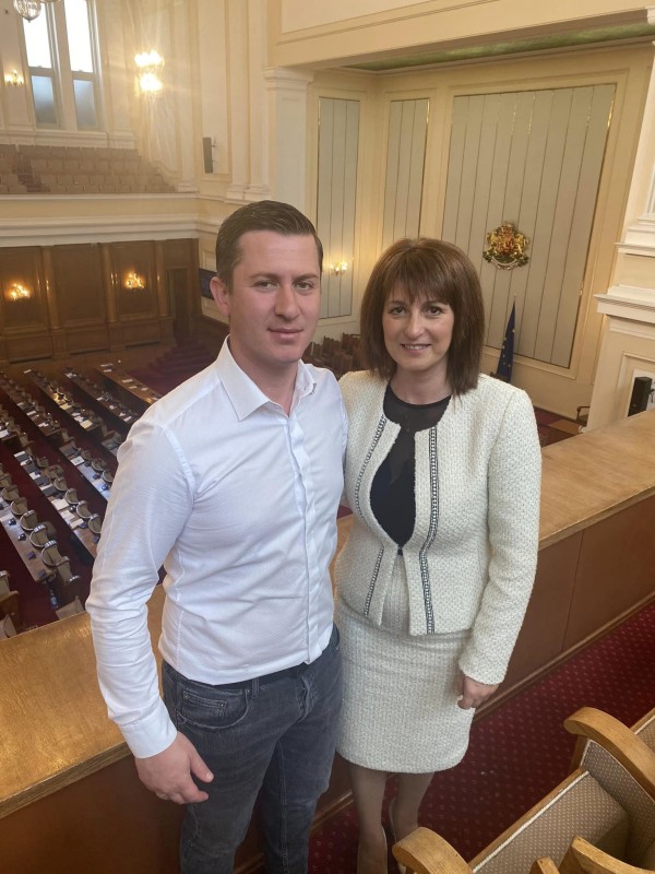 Кметове, общински съветници и част от екипа на общината посетиха Парламента