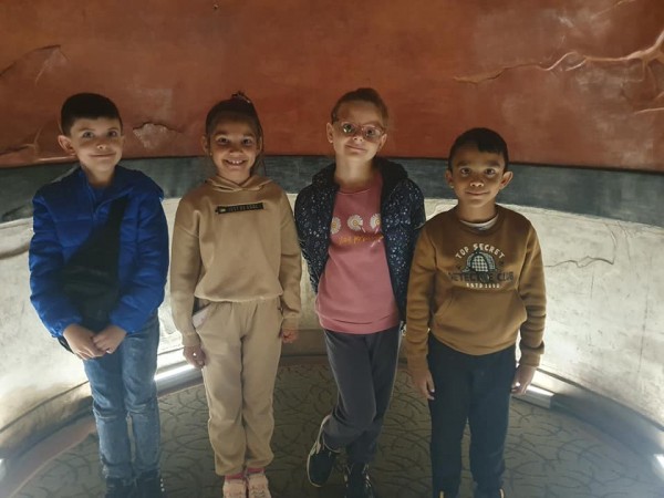 Второкласници обединиха физическо, родинознание и час на класа с посещение в Тракийската гробница