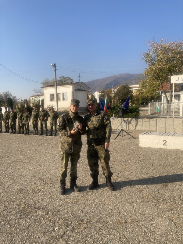 Казанлъшки военнослужещи с отличия и на футболния терен