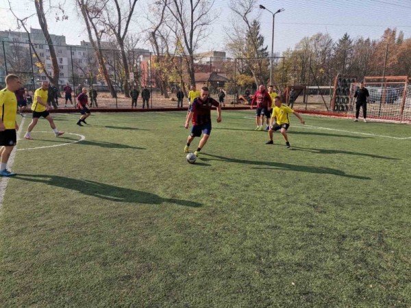 Казанлъшки военнослужещи с отличия и на футболния терен