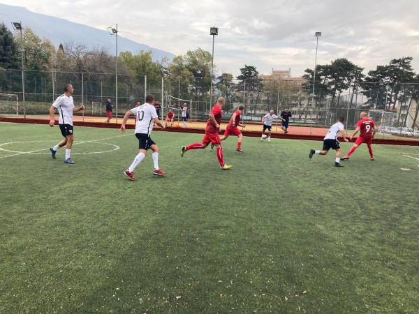 Казанлъшки военнослужещи с отличия и на футболния терен