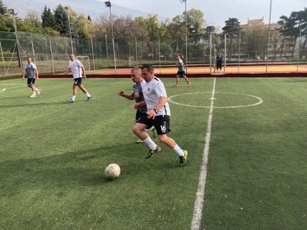 Казанлъшки военнослужещи с отличия и на футболния терен