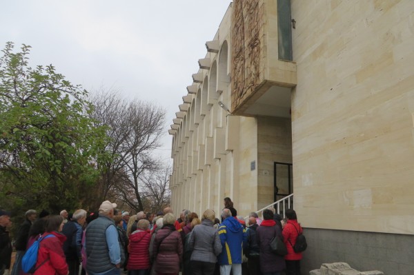 Планинари споделят снимки от есенна експедиция до Трапезица в четвъртък