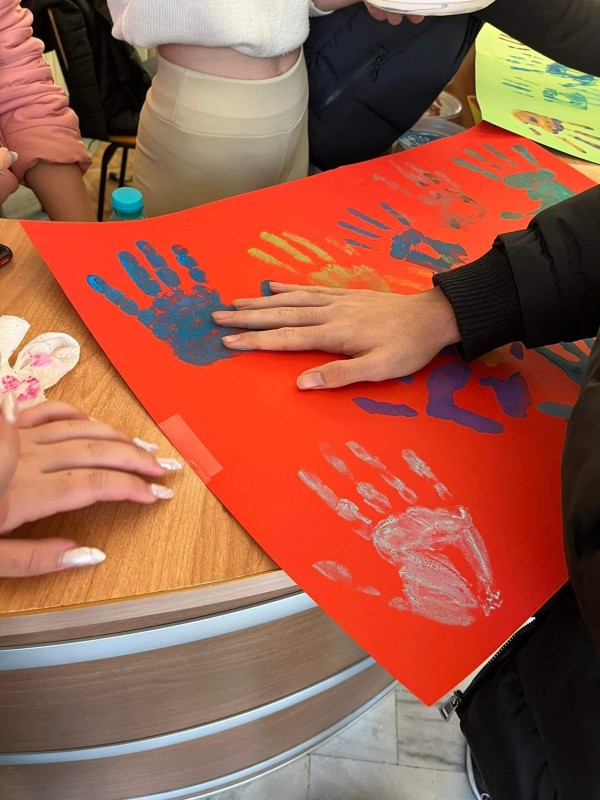 Учениците на ПГЛПТ “подадоха“ ръка в Деня на толерантността