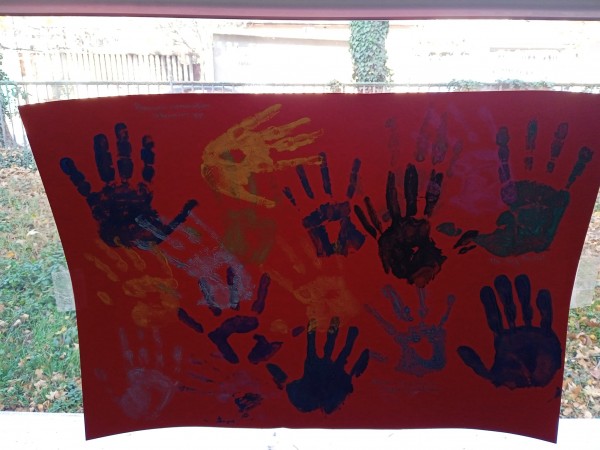 Учениците на ПГЛПТ “подадоха“ ръка в Деня на толерантността