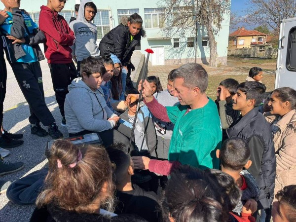 Образователната линейка за животни изпълни първата си мисия в с. Ръжена