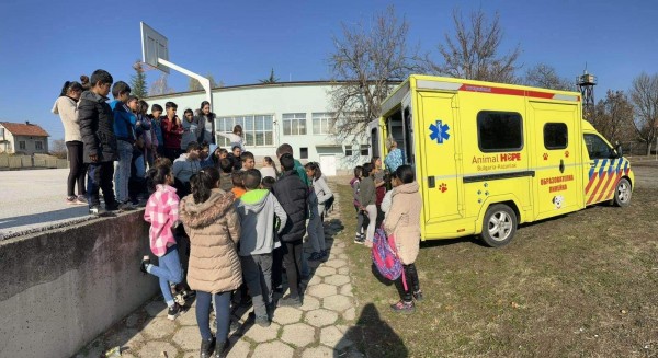 Образователната линейка за животни изпълни първата си мисия в с. Ръжена
