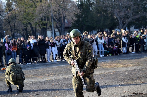 Над 1100 граждани и ученици посетиха 61 Стрямска механизирана бригада в Деня на отворените врати