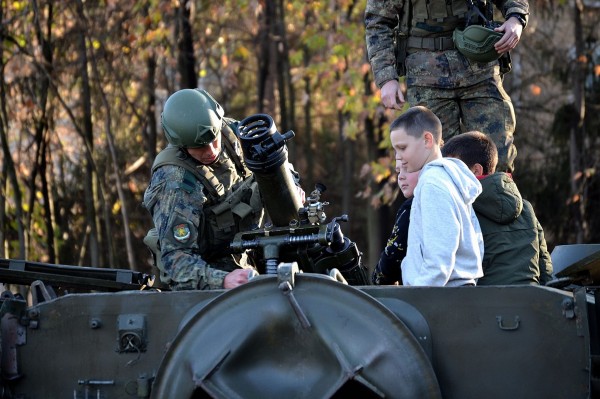 Над 1100 граждани и ученици посетиха 61 Стрямска механизирана бригада в Деня на отворените врати