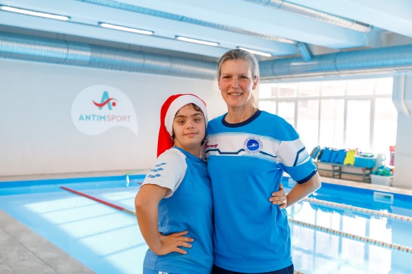 Треньорите по плуване на шампионката Христослава Колева, с отличие от конкурса “Агент на промяната 22 г.“