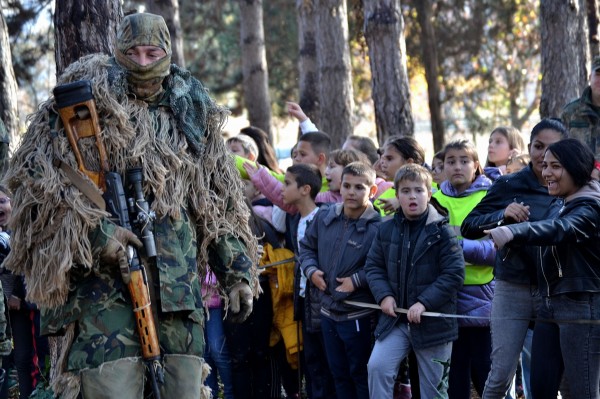 Над 1100 граждани и ученици посетиха 61 Стрямска механизирана бригада в Деня на отворените врати