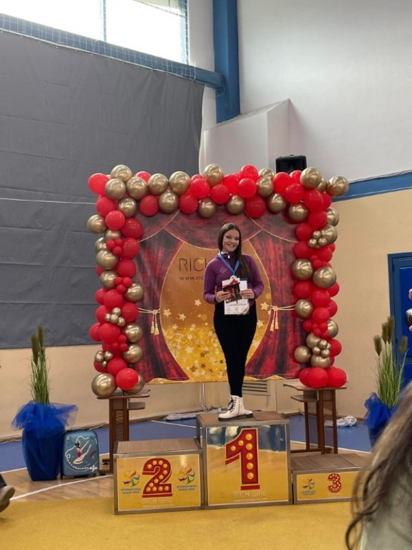 Казанлъшките грации от “Дива Денс” се завърнаха с куп медали от престижна танцова надпревара 