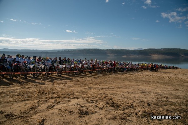 Над 400 мотора и АТВ-та стартираха в ендуро състезанието на яз. Копринка в събота