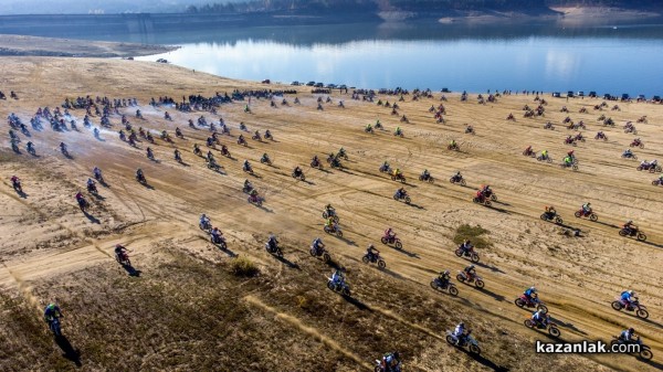 Над 400 мотора и АТВ-та стартираха в ендуро състезанието на яз. Копринка в събота