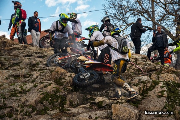 Над 400 мотора и АТВ-та стартираха в ендуро състезанието на яз. Копринка в събота