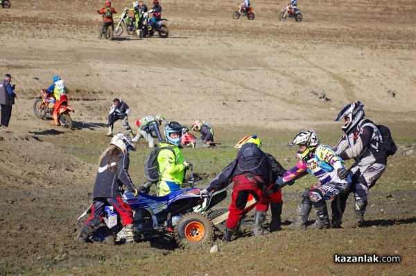 Над 400 мотора и АТВ-та стартираха в ендуро състезанието на яз. Копринка в събота