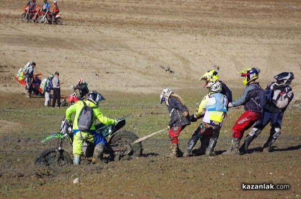 Над 400 мотора и АТВ-та стартираха в ендуро състезанието на яз. Копринка в събота