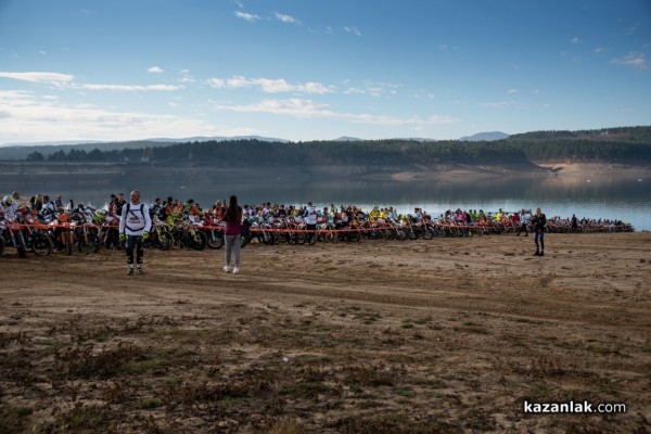 Над 400 мотора и АТВ-та стартираха в ендуро състезанието на яз. Копринка в събота