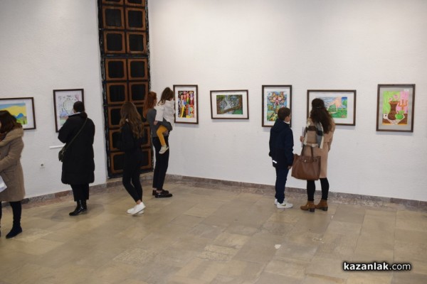 Отличиха Ангелина Стойкова със специална награда в световния конкурс „Малък Зограф“