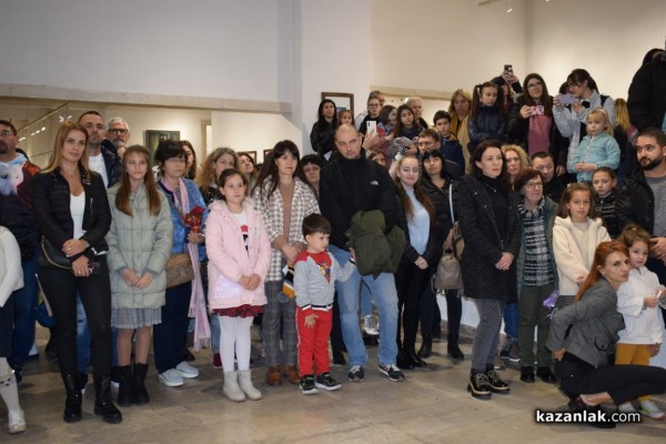 Отличиха Ангелина Стойкова със специална награда в световния конкурс „Малък Зограф“