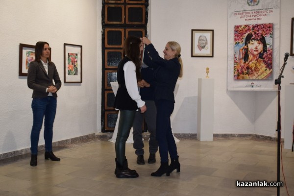 Отличиха Ангелина Стойкова със специална награда в световния конкурс „Малък Зограф“