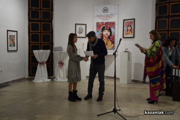 Отличиха Ангелина Стойкова със специална награда в световния конкурс „Малък Зограф“