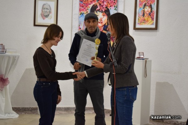 Отличиха Ангелина Стойкова със специална награда в световния конкурс „Малък Зограф“