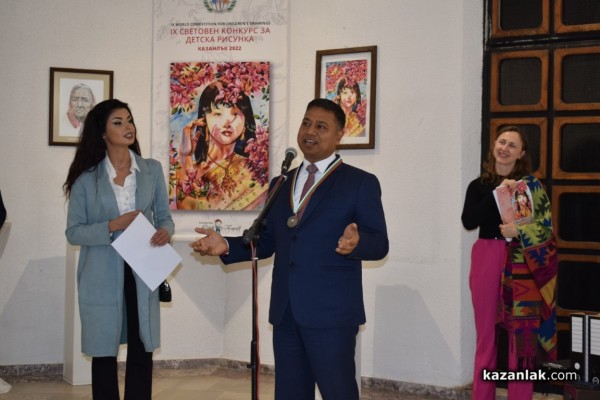 Отличиха Ангелина Стойкова със специална награда в световния конкурс „Малък Зограф“