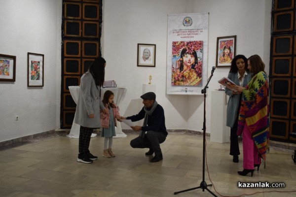 Отличиха Ангелина Стойкова със специална награда в световния конкурс „Малък Зограф“