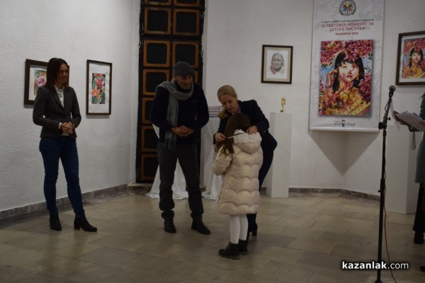 Отличиха Ангелина Стойкова със специална награда в световния конкурс „Малък Зограф“