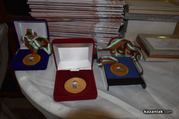 Отличиха Ангелина Стойкова със специална награда в световния конкурс „Малък Зограф“