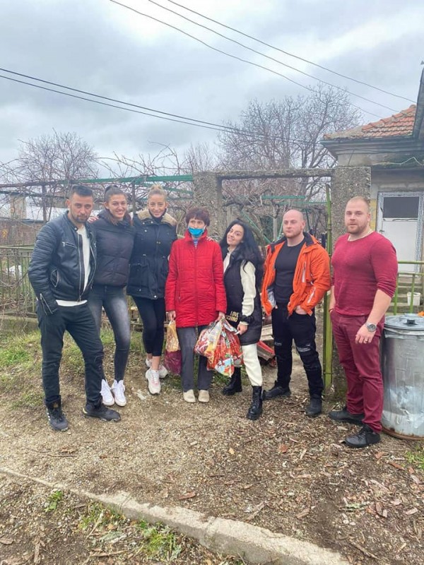 За поредна година млада казанлъчанка организира инициативата “Помогни в нужда“