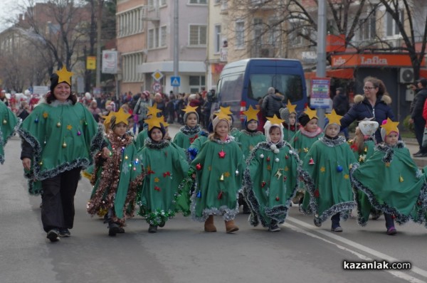 Коледната елха грейва на 9 декември с тематично дефиле от над 700 деца
