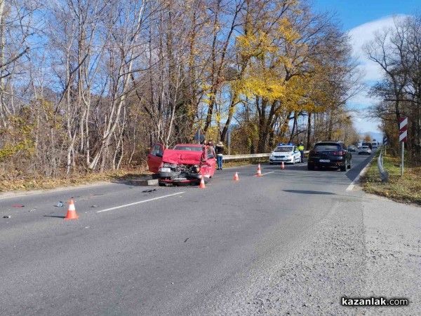 Верижна катастрофа с три коли край разклона за Дунавци / ОБНОВЕНА