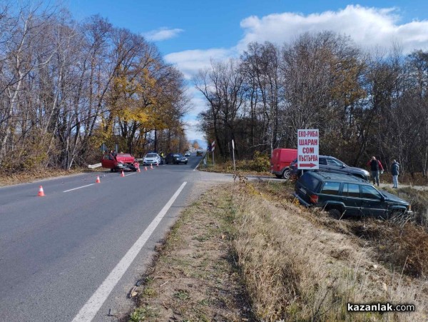 Верижна катастрофа с три коли край разклона за Дунавци / ОБНОВЕНА