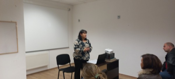 Жените на Казанлък стартираха 16-дневна кампания. Тази вечер организират шествие срещу насилието над жени