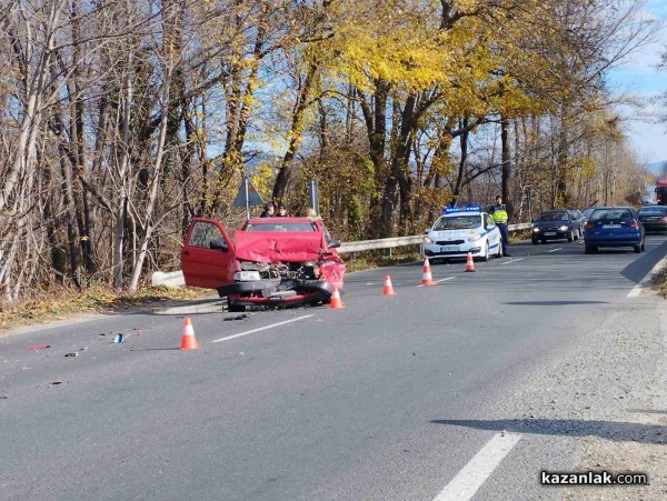 Верижна катастрофа с три коли край разклона за Дунавци / ОБНОВЕНА