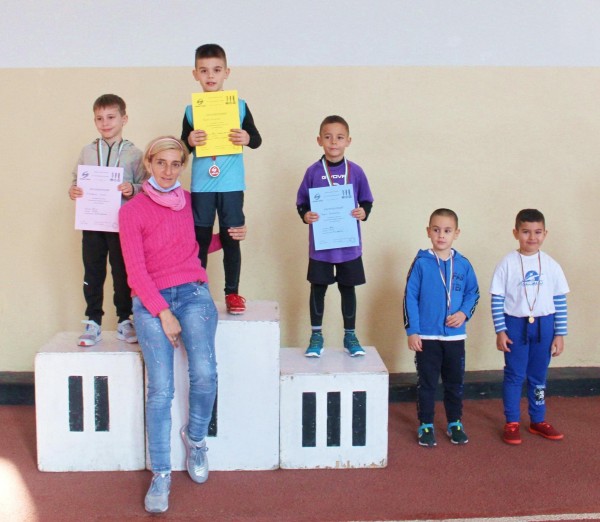 Атлетите от СКА “Пендарева “ с блестящо представяне във Велико Търново