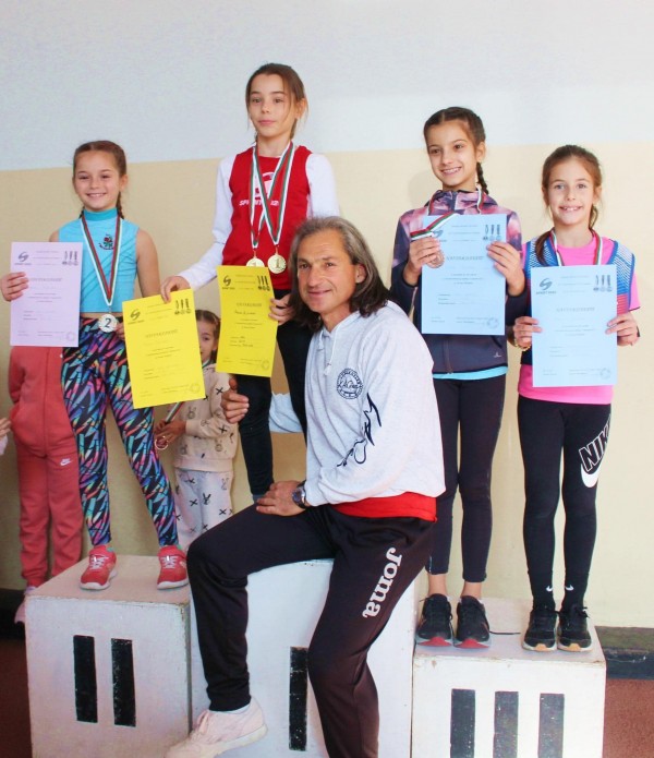 Атлетите от СКА “Пендарева “ с блестящо представяне във Велико Търново