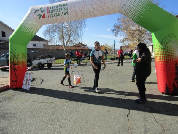 156 малки и големи участници се включиха в традиционното Никулденско бягане