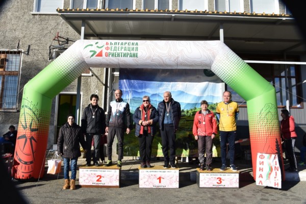 156 малки и големи участници се включиха в традиционното Никулденско бягане