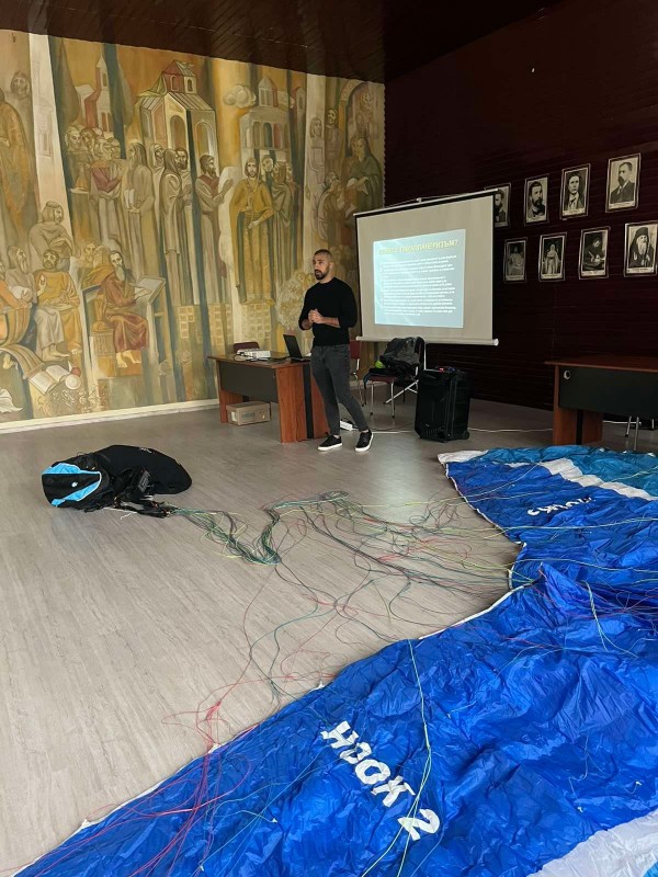 Как един парапланерист “кацна“ в Ръжена